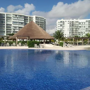 punta-me-luxury-apartment-ocean-view-beach-front-condo-amara.quintano-roohotels.com/